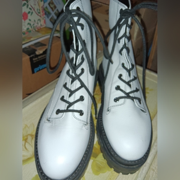 White Combat boots Dr. Marten style - Picture 4 of 5